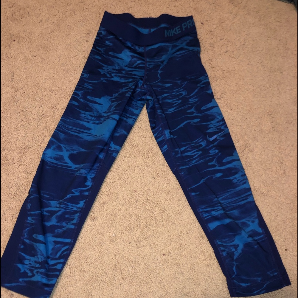 Blue water patterned Nike pro leggings